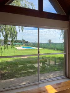 Bazén v ubytování Casa de campo La Vanguardia nebo v jeho okolí
