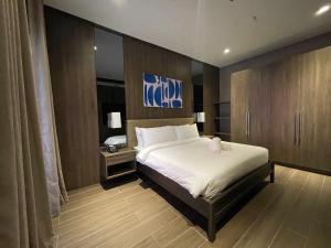 Letto o letti in una camera di Hotel A and A Quezon City powered by Cocotel