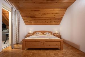 Letto o letti in una camera di Rooms & Apartments Pr Matjon