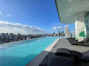 Piscina di Hotel A and A Quezon City powered by Cocotel o nelle vicinanze