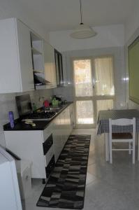 Kuchyňa alebo kuchynka v ubytovaní Home's Vita + 6 fotografií