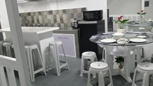 Kuchyň nebo kuchyňský kout v ubytování ERVORUTO HOSTEL 23 Makati