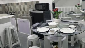 Kuchyň nebo kuchyňský kout v ubytování ERVORUTO HOSTEL 23 Makati