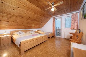 Letto o letti in una camera di Rooms & Apartments Pr Matjon