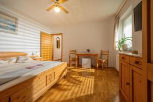 Letto o letti in una camera di Rooms & Apartments Pr Matjon