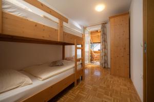 Letto o letti in una camera di Rooms & Apartments Pr Matjon