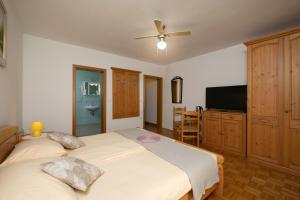Letto o letti in una camera di Rooms & Apartments Pr Matjon
