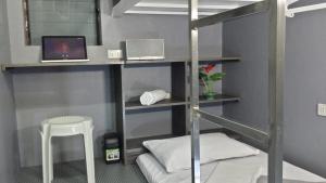 Koupelna v ubytování ERVORUTO HOSTEL 23 Makati