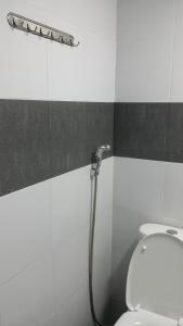 Koupelna v ubytování ERVORUTO HOSTEL 23 Makati