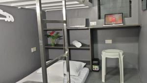 Koupelna v ubytování ERVORUTO HOSTEL 23 Makati