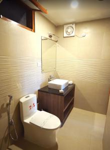 A bathroom at The Heritage Shimla by Boho Stays