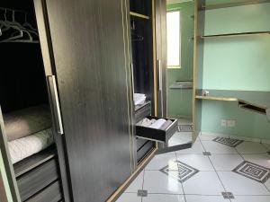 a small room with a closet and a tiled floor at Apartamento centro de Cuiabá in Cuiabá