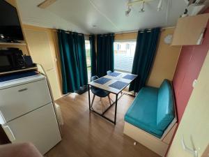 Kuchyň nebo kuchyňský kout v ubytování GRAIN DE SABLE - Mobil Home climatisé 5 pers - vue mer - Le Portel