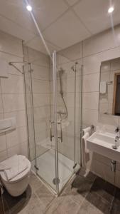 Vannituba majutusasutuses Schwarzer Adler - Hotel Garni