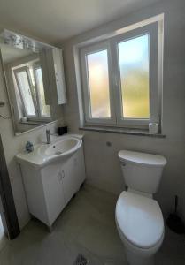 Et badeværelse på Apartman Vieler Sterne + 9 billeder