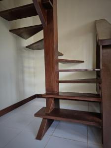 Palanda nebo palandy na pokoji v ubytování Maná da Concha Apartamento
