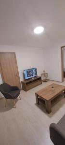 Una televisión o centro de entretenimiento en skalinada apartment kampielo 15 fotos más