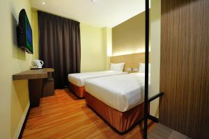 U Design Hotel Bukit Mertajam tesisinde bir odada yatak veya yataklar