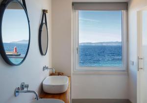 Koupelna v ubytování LA GUARDIA Hotel + 37 fotografií