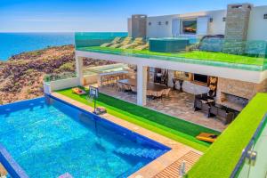 una vista aérea de una casa con piscina en Shangri-La Luxury Villa, en Puerto Peñasco