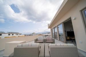 Balkón alebo terasa v ubytovaní Grand House - Private Outdoor Jacuzzi - Sleeps 6