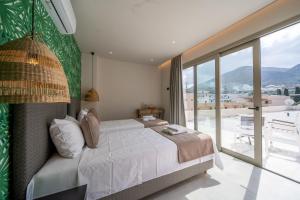 Posteľ alebo postele v izbe v ubytovaní Grand House - Private Outdoor Jacuzzi - Sleeps 6