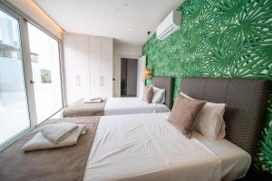 Posteľ alebo postele v izbe v ubytovaní Grand House - Private Outdoor Jacuzzi - Sleeps 6