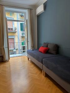 Posedenie v ubytovaní NAPOLIFOREVER Chiaia APARTMENT