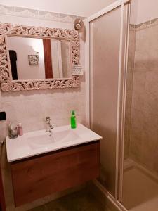 a bathroom with a sink and a shower with a mirror at Ninin Vernazza in Vernazza