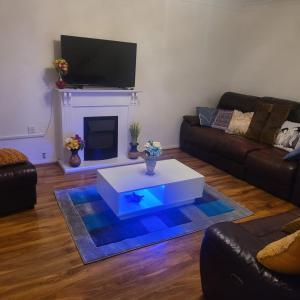 a living room with a couch and a coffee table at Exquisite 3-Bed Royal Pearl Home in Greater London in Thamesmead