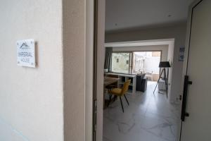Fotografia z galérie ubytovania Imperial House - Hersonissos Center - Sleeps 8 v Hersonissose