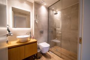 Kúpeľňa v ubytovaní Imperial House - Hersonissos Center - Sleeps 8