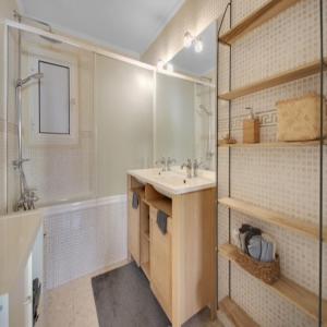 a bathroom with a sink and a shower and a tub at Maison Bezons: Confort & Jardin in Bezons