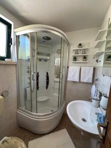 a bathroom with a shower and a sink at Kuća za odmor Samograd in Žrnovo