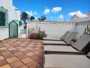 Патио или другая зона на открытом воздухе в splendid bungalow next to dunes