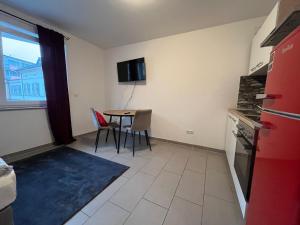 a kitchen with a table and chairs in a room at Simplex Apartments Am Europaplatz in Karlsruhe
