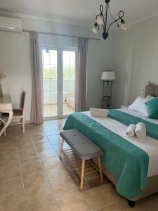 Postel nebo postele na pokoji v ubytování St Nicholas Tsilivi Apts by "elite"