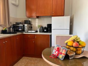 Kuchyň nebo kuchyňský kout v ubytování St Nicholas Tsilivi Apts by "elite"