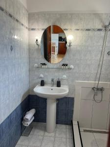 Koupelna v ubytování St Nicholas Tsilivi Apts by "elite"