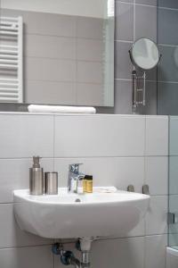 Pastel Serenity Retreat close to downtown - 903 1082 Budapest, 6a Corvin sétány kép - 2
