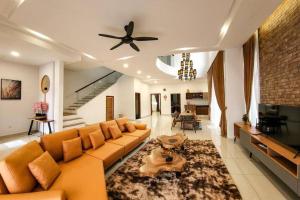 a living room with a couch and a ceiling fan at Zinnia Residence in Tanah Rata +6 photos