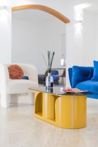 a yellow coffee table in a living room at Villa Vetrano B&B in Cimitile