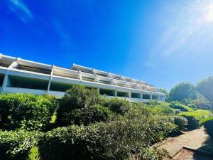 Ogród w obiekcie Villegiales Tee2 - En Rez de jardin dans une résidence avec piscine MAE-1154