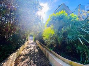 Ogród w obiekcie Villegiales Tee2 - En Rez de jardin dans une résidence avec piscine MAE-1154