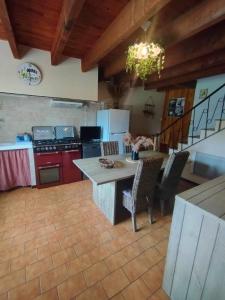 a kitchen with a table with chairs and a stove at Amé-lys in Véraza