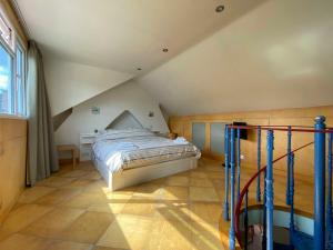 a bedroom with a bed in a attic at 8 Ravenscourt Gardens in London