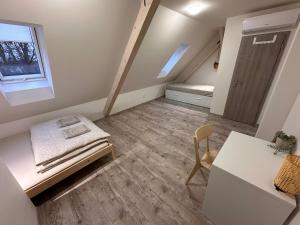 Postel nebo postele na pokoji v ubytování Apartmány Monastery Suites Žireč
