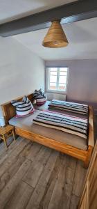 a large bed with pillows on it in a room at Ferienhaus in der historischen Altstadt von Angermünde in Angermünde