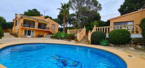 Πισίνα στο ή κοντά στο Villa los Agaves Javea piscina y barbacoa