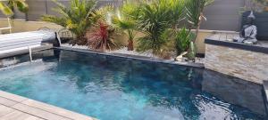 Bazén v ubytování La villa DOLCE nebo v jeho okolí